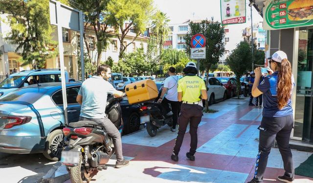 Manisa'da kaldırıma park edilen motosikletlere ceza yağdı