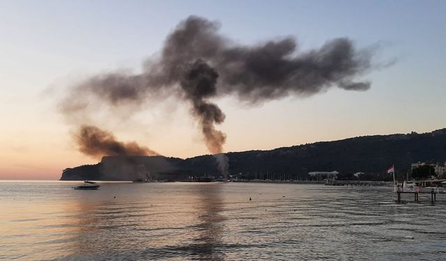 Marinada teknedeki yangın diğer teknelere de sıçradı