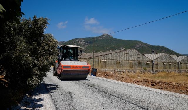 Mersin’in tahrip olan yolları onarılıyor