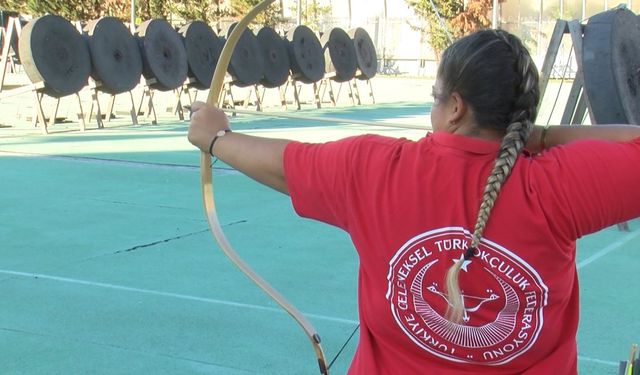 Milli okçular 'Dünya Türk Göçebe Oyunları'na Okçular Vakfı'nda hazırlanıyor