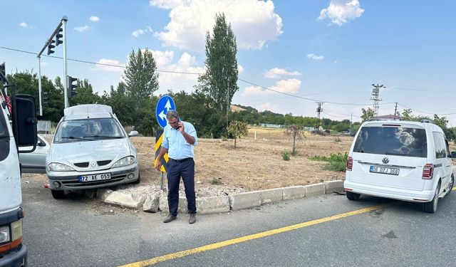 Otomobil ile hafif ticari araç çarpıştı: 8 yaralı