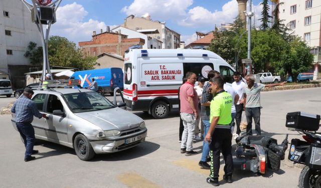 Otomobille motosiklet çarpıştı: 1 yaralı