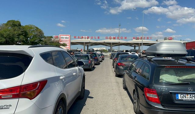 Özgür Özel'in mektubu, Kapıkule'de gurbetçilere dağıtıldı