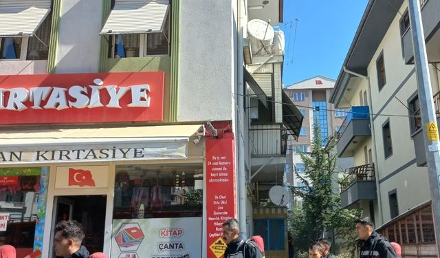 Para vermeyen annesinin oturduğu binayı yakmaya kalkıştı