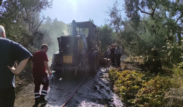 Seyir halindeki iş makinesi yandı