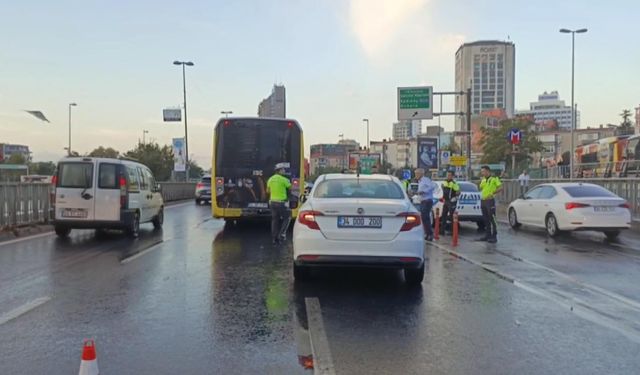 Şişli'de otomobil İETT otobüsüne çarptı: 3 yaralı