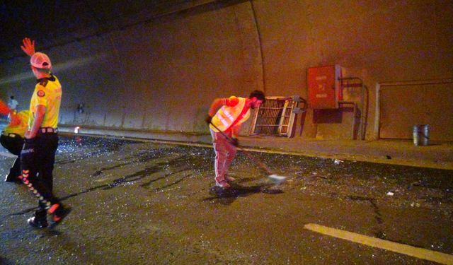 Tünelde zincirleme kaza: 15 yaralı