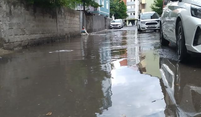 Yollar göle döndü, sürücüler zor anlar yaşadı