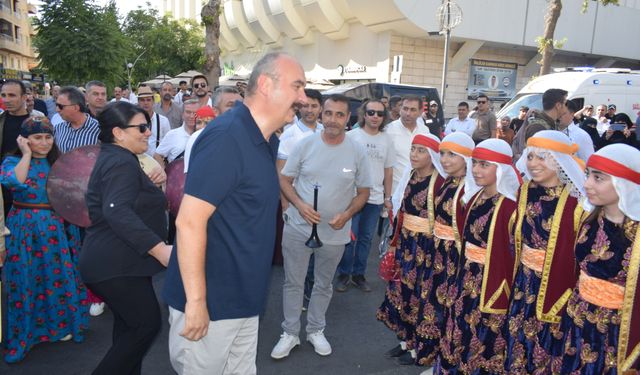 Başlayacak olan festivaller için kortej yürüyüşü