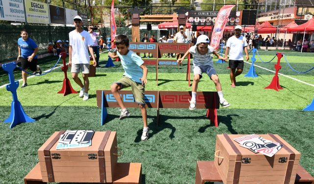 Çiğli Belediyesi’nden çocuklara macera park hediyesi