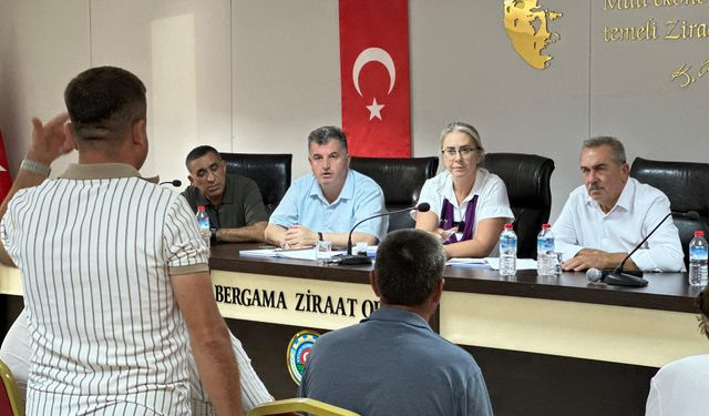 AK Parti İzmir Milletvekili Çankırı, Bergama'da muhtarları dinledi