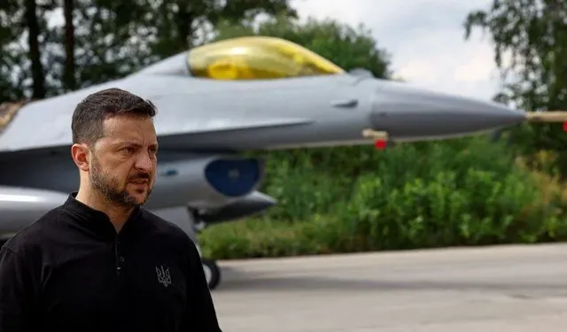 Zelenski: Ukrayna ilk F-16 jetlerini teslim aldı