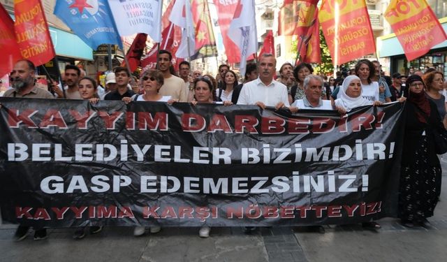 Hakkari’de kayyum atamasına İzmir de tepki gösterdi