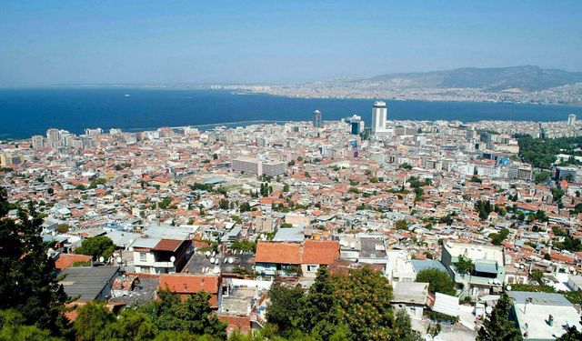 İzmir'deki yapıların yüzde 40'ı gecekondu, kaçak ve ruhsatsız