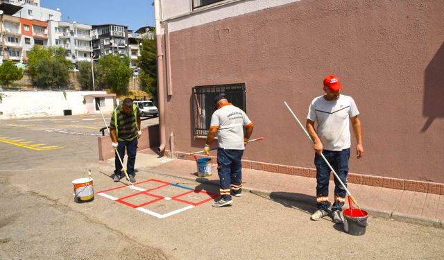 Karabağlar Belediyesi okullara desteğini sürdürüyor