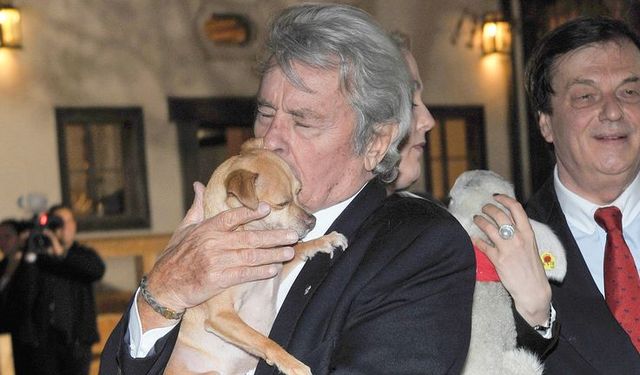 İlginç İsteği Tüm Dünyayı Şaşırtmıştı: Alain Delon’un Vasiyeti Yerine Getirilmeyecek!