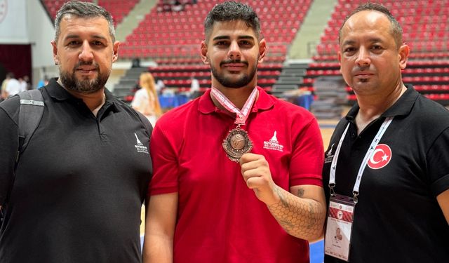 İzmirli sporcular madalyalarla döndü