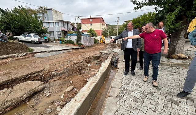 Başkan Çiçek sel mağduru mahalleleri ziyaret etti