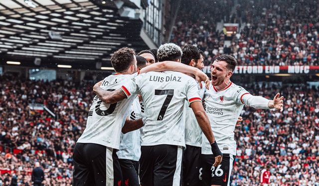 Liverpool, Manchester United'ı dağıttı