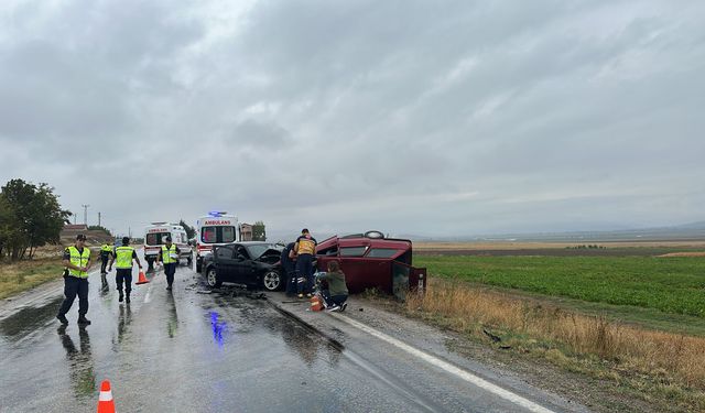 Trafik kazasında iki kardeş öldü