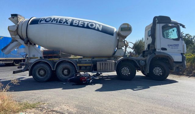 Beton mikseri ile çarpışan motosikletin sürücüsü öldü