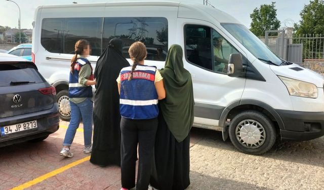 İzmir merkezli DEAŞ operasyonunda yakalanan 2 zanlı tutuklandı