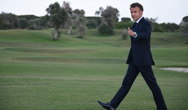 Macron'un azledilmesi için binlerce imza toplandı