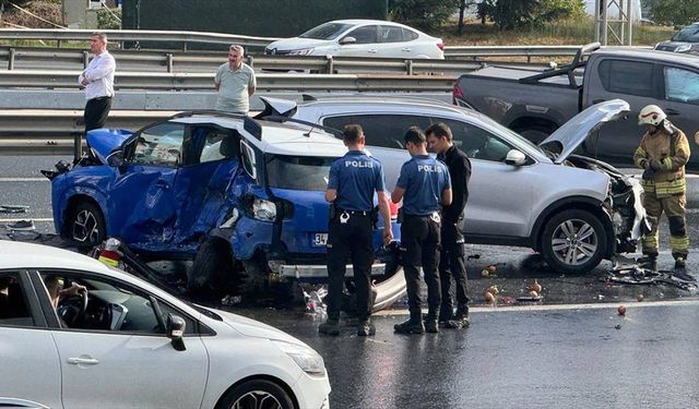 TEM Otoyolu'ndaki zincirleme kazada 2 kişi hayatını kaybetti