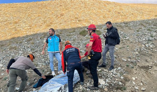 Erzincan'da zorunlu iniş yapan yamaç paraşütçüsü 7 saatte kurtarıldı