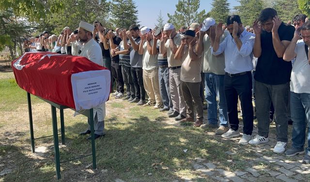 Kazada, hayatlarını kaybeden polis karı koca toprağa verildi