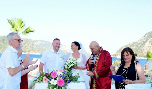 Marmaris'te 8 ayda 500 çift nikah kıydı