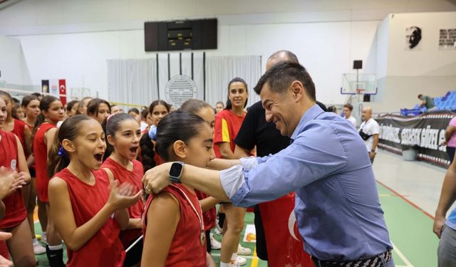 Marmaris'te voleybol şenliği