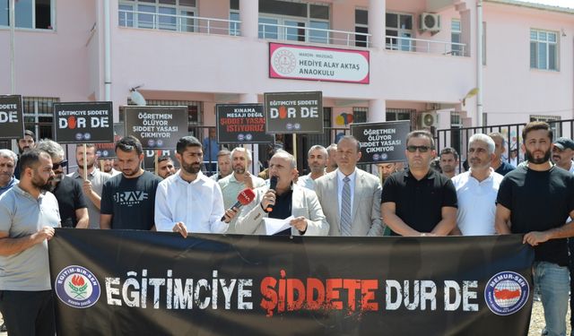 Nöbetçi öğretmen, 'kapı açma' tartışmasında darp edildi