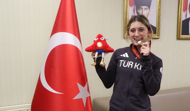 Paralimpik Oyunları'nda mücadele eden özel sporcular, Samsun'a döndü