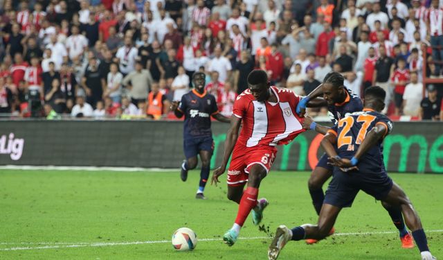 Samsunspor, Başakşehir'i iki golle geçti