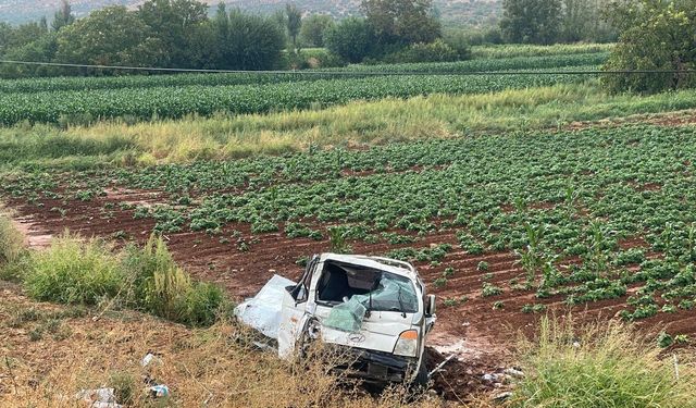 Tarım işçilerini taşıyan kamyonet devrildi