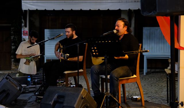 Narlıdere'de Soner Bektaş konserine yoğun ilgi