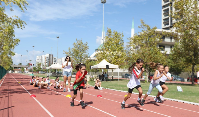 Karşıyakalı çocuklar atletizm şenliğinde buluştu