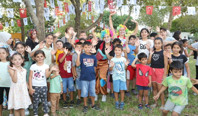 Bayraklı'da çocuklar şenlikte buluştu