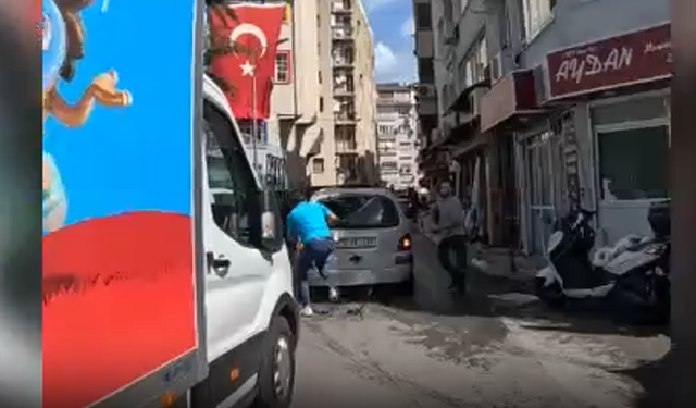 İzmir'de trafikte yol verme kavgası kameralarda