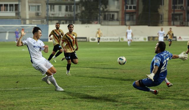 Menemen FK, puanı 10 kişiyle aldı