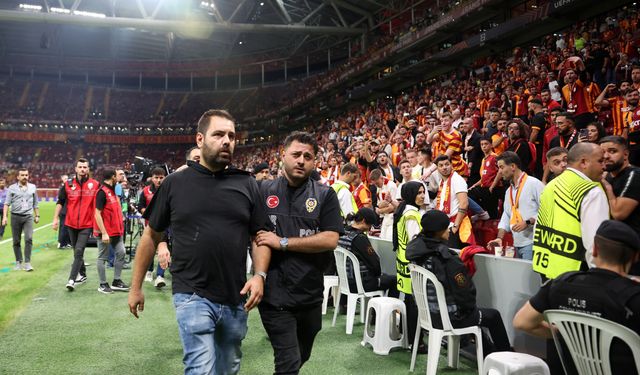 PAOK taraftarı stadyumdan çıkarıldı