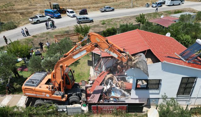 Sıra Seferihisar'da yıkımlar başladı