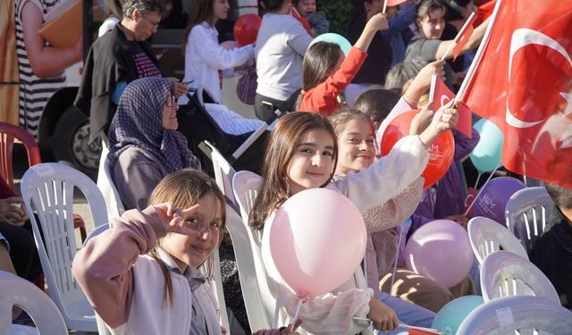 Çeşme Germiyan’da Cumhuriyet coşkusu