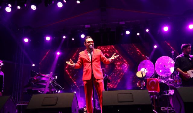 Volkan Konak ve Yaşar Bodrum'da konser verdi