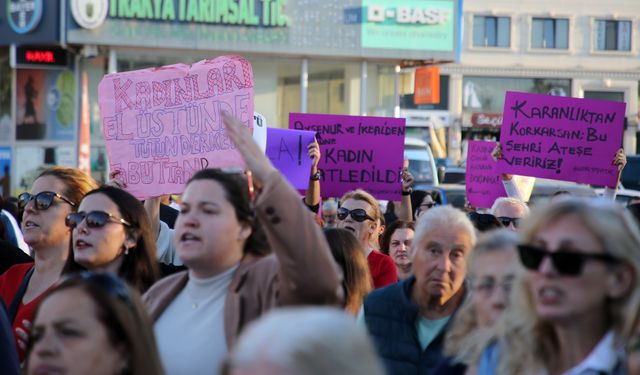 Edirne’de kadınlar, siyah giyerek kadın, çocuk ve hayvanlara şiddeti protesto etti