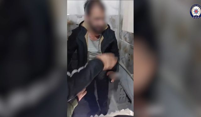 Firari hükümlü, banyodaki gizli bölmede yakalandı