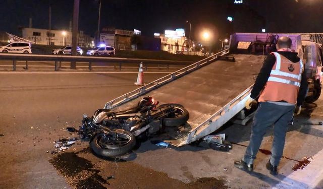 TEM Otoyolu'nda asfalt bakım aracına çarpan motosikletli hayatını kaybetti