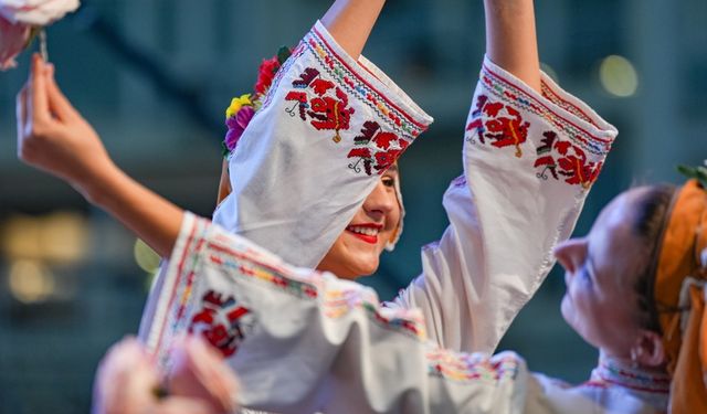 Uluslararası Balkanlılar Halk Dansları Festivali, İzmir'de başladı