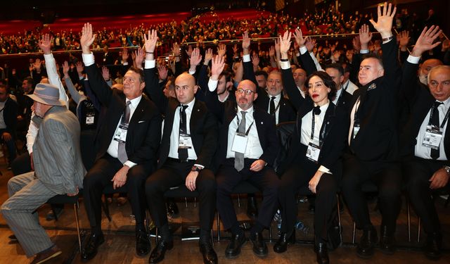 Beşiktaş'ta Çebi dönemi ibra edilmedi